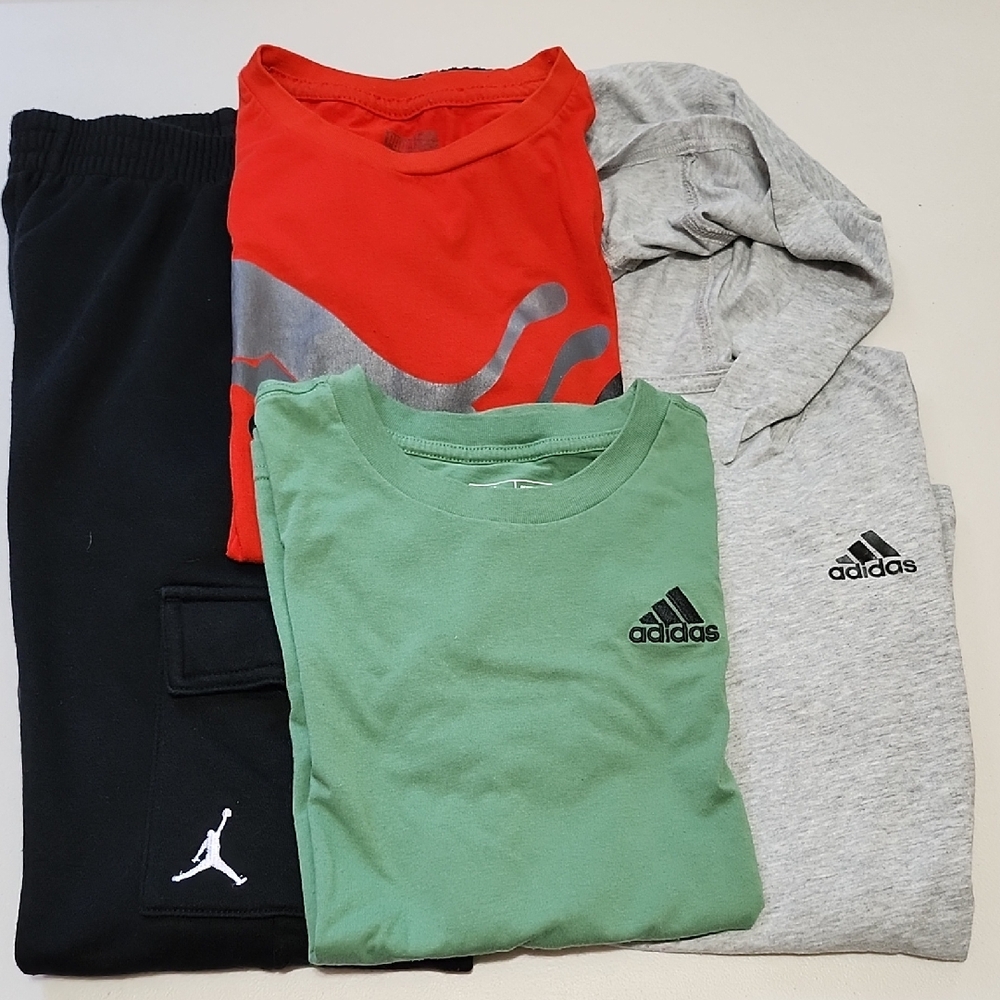 4-pcs Sz KidsM E/GUCJordan Black Cargo Sweatpants W/2 tees&1 Lt Hoodie